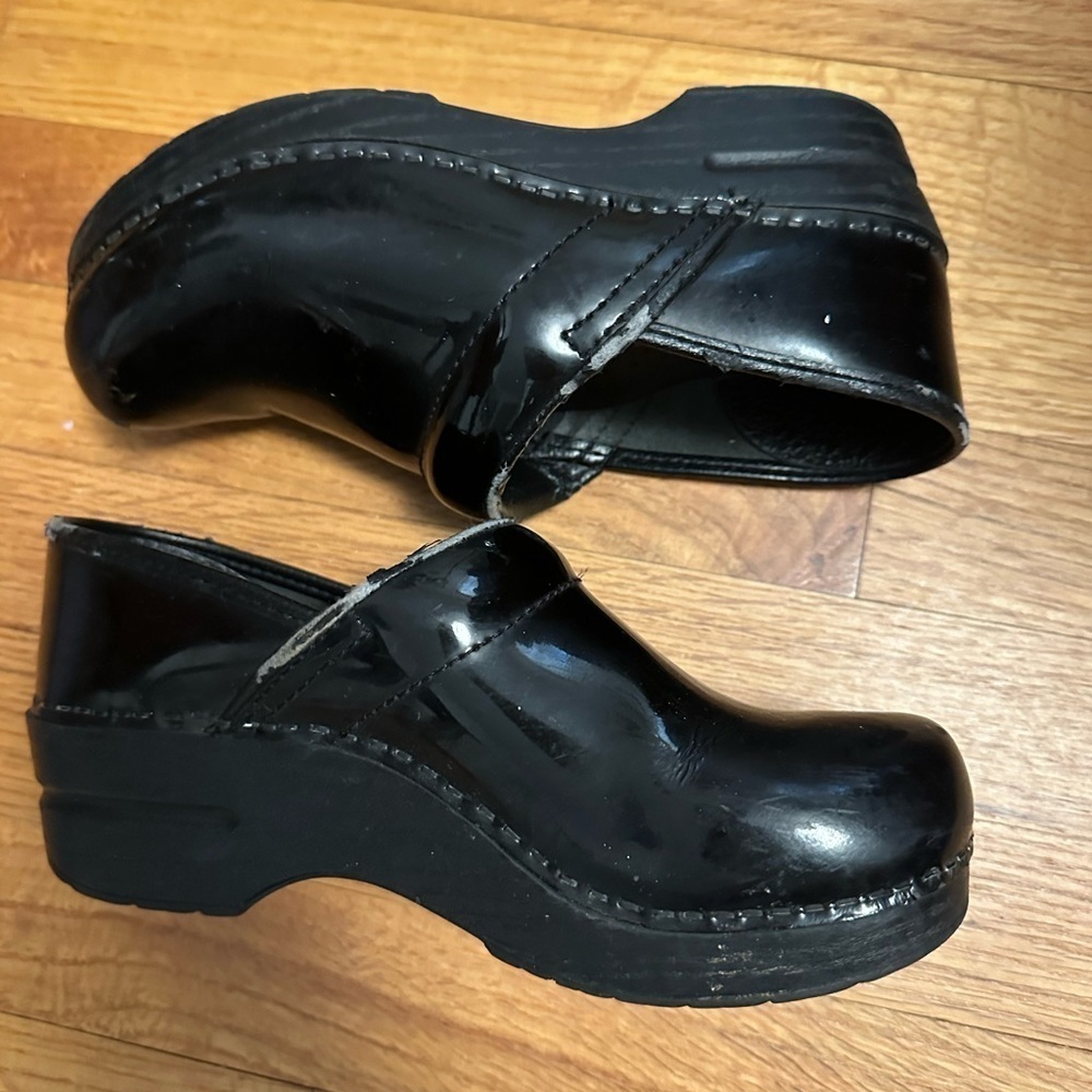 Dansko Womens Professional Black Shiny Clogs Work Nursing Shoes 37